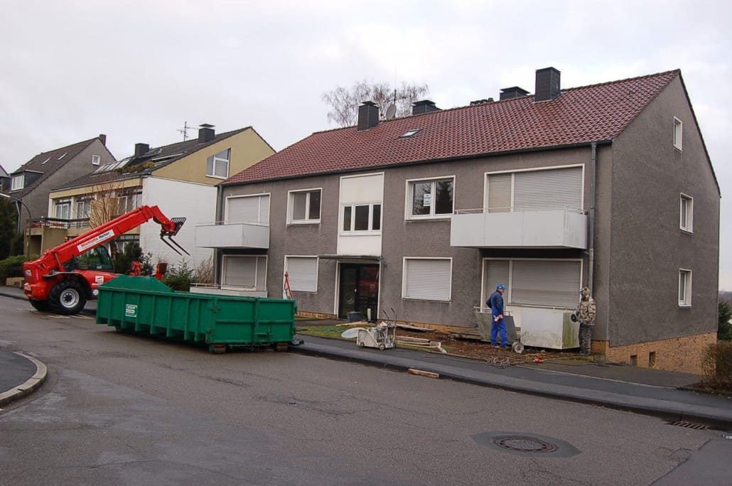 Sanierte Fassade von der Straße
