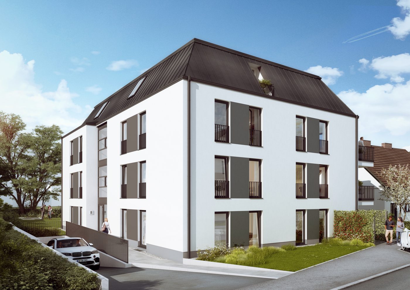 Straßenansicht des weißen Mehrfamilienhauses mit dunklem Dach