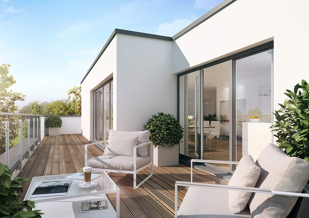 Terrasse mit großen Glasschiebetüren
